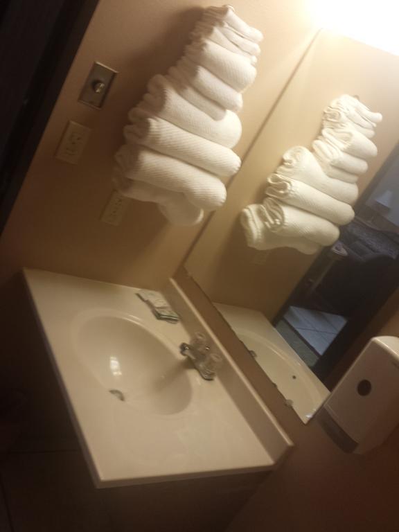 Knights Inn Winner Room photo